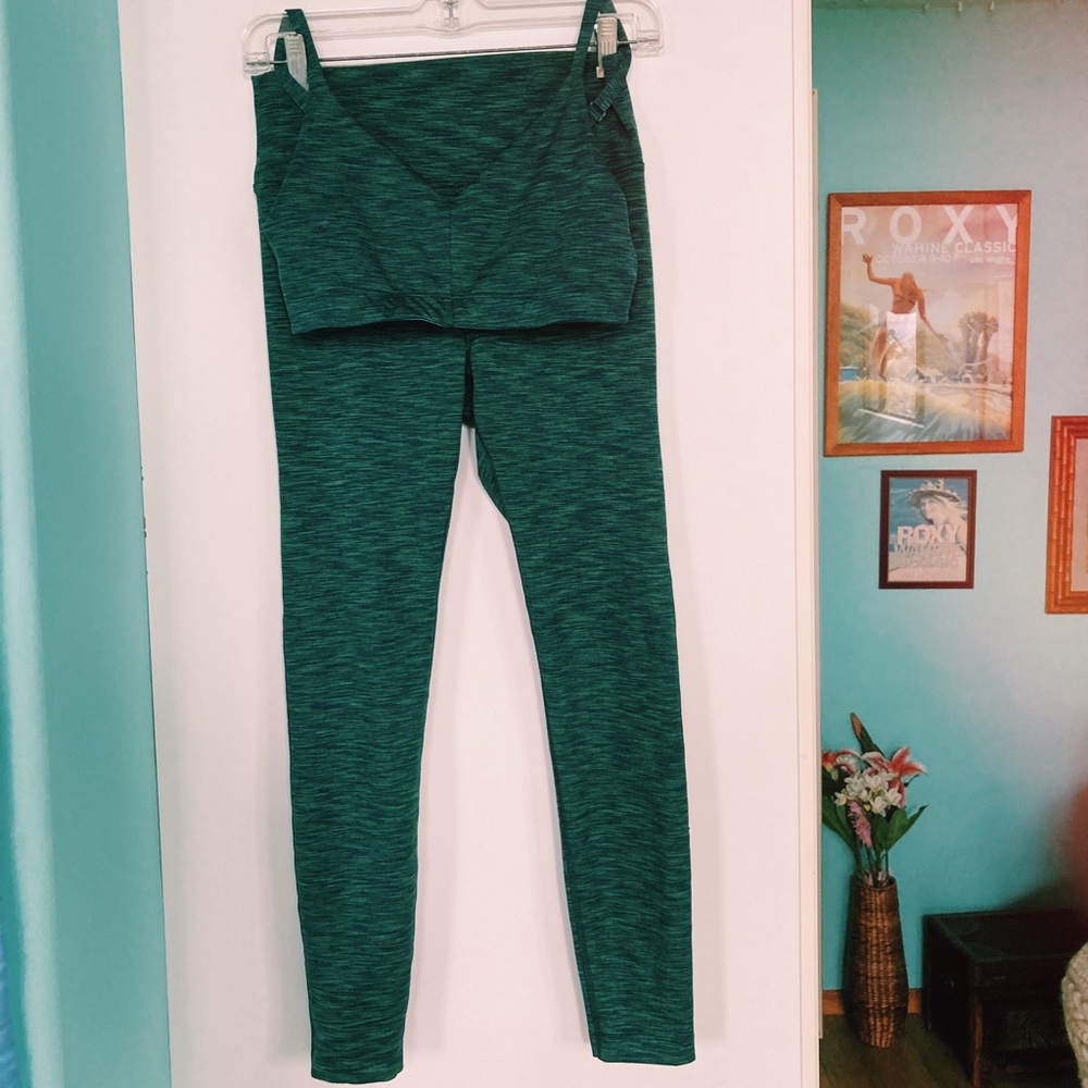 Outdoor Voices Flow 7/8 Legging and Sports Bra Matching Set, Green, M